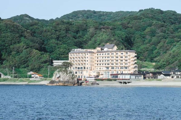 【山形県内発】 土日利用!5つ星の宿「由良温泉八乙女」に泊まる!あわび&紅ずわい蟹一杯付新春めで鯛会席と日本海寒鱈まつり 2日間2